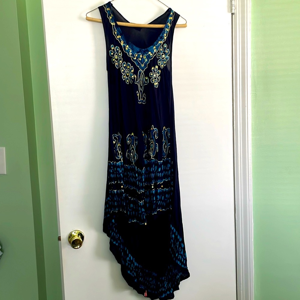 Ocean Breeze Medium ladies Summer Dress. Dark Blue Background NWT